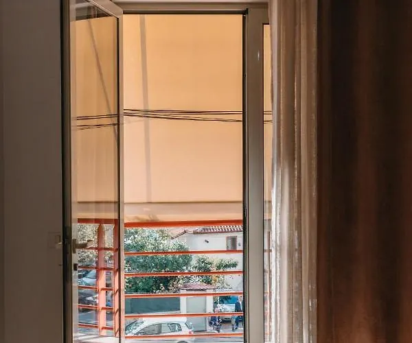 Rs Place 1-bedroom *